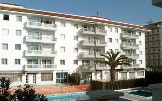 Отель Apartamentos Lotus Испания, Бланес - отзывы, цены и фото номеров - забронировать отель Apartamentos Lotus онлайн вид на фасад