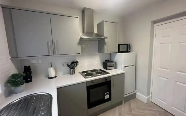 Apartment - Sleeps 3 - Pet Friendly - Parking