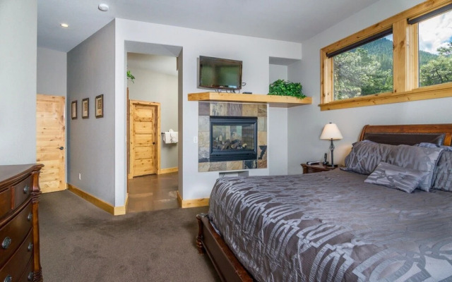 Serenity Luxury Vacation At Windcliff 3 Bedroom Home by RedAwning