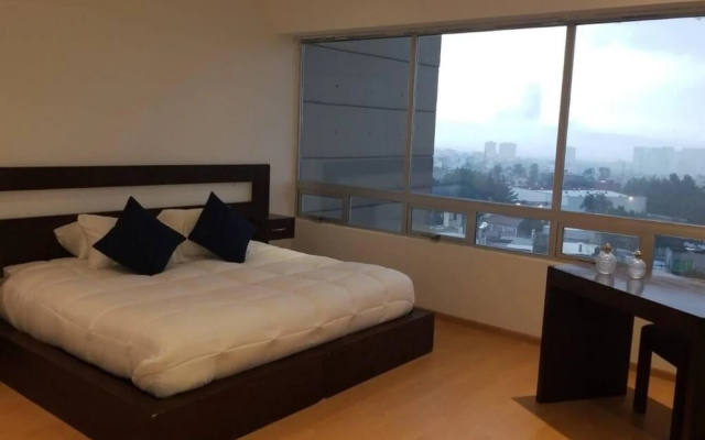 Bright and Modern Duplex With Amenities and Staff
