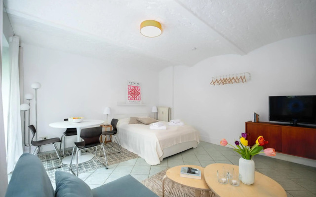 City Hideaway with Terrace