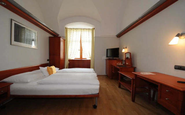 Gizella Hotel and Restaurant