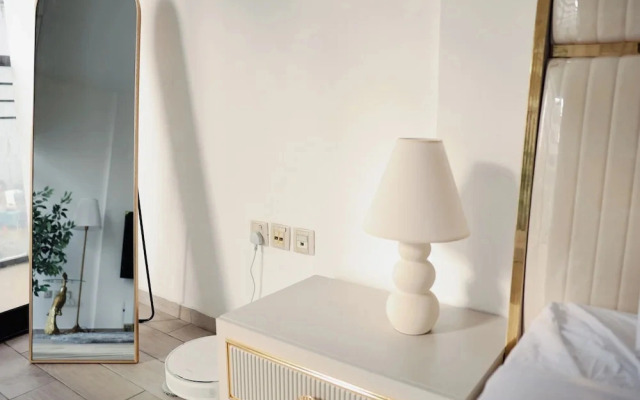 Bright Studio with Rooftop Pool & Gym