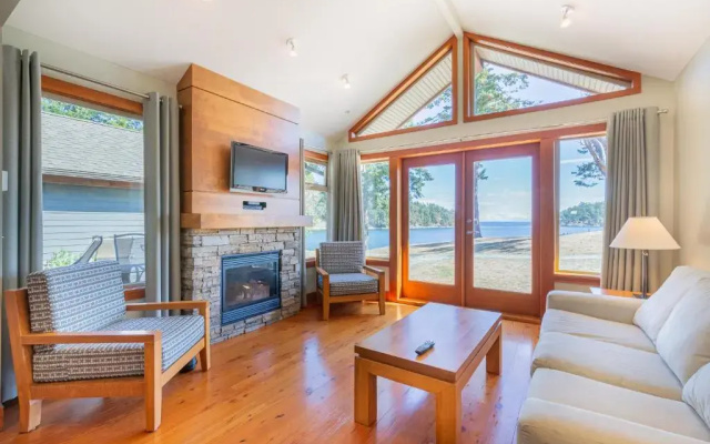 Mayne Island Resort