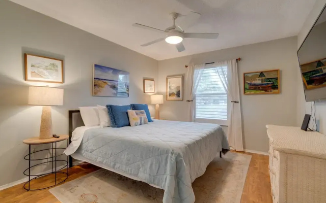 Waterfront Lake Travis Home w/ Pool Access!