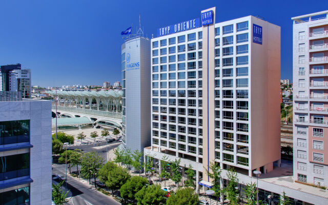 Отель TRYP Lisboa Oriente Hotel Португалия, Лиссабон - отзывы, цены и фото номеров - забронировать отель TRYP Lisboa Oriente Hotel онлайн вид на фасад