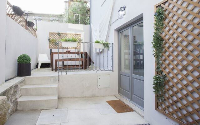Апартаменты Liiiving in Porto Downtown Terrace Apartment вид на фасад