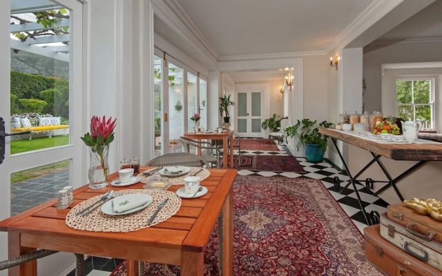 Malayla Guesthouse - Adults Only