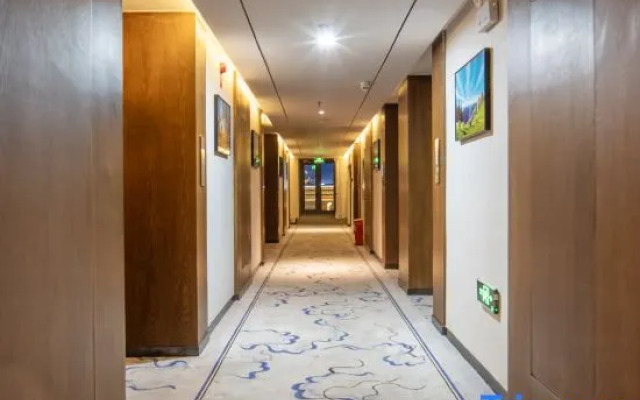 Tekesi Phoenix International Hotel