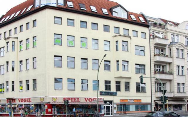 Отель Berliner City Pension Uhlandstrasse Берлин вид на фасад