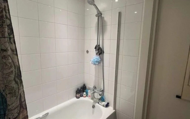 Modern 1BD Flat - 5 min Walk to Battersea Park!