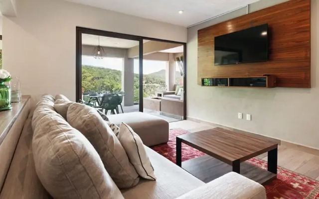 Moderna Villa con Hermosa Vista al Lago