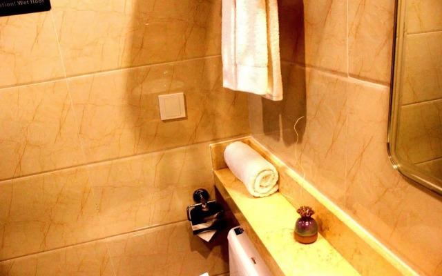 LU YUE Hotel