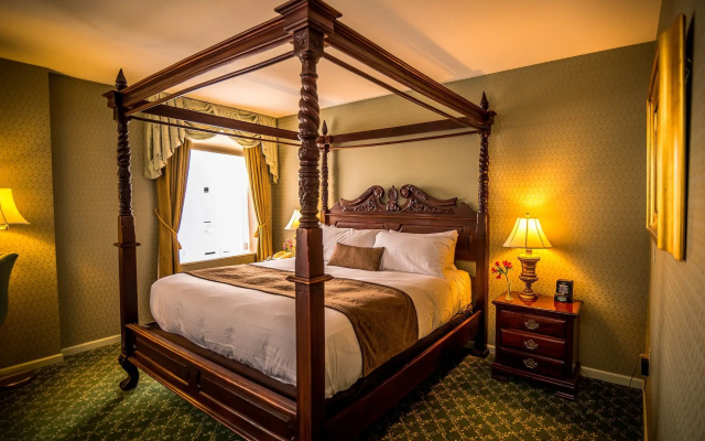 Landmark Inn