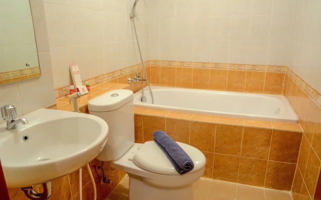 Big 2 BR (76 sqm) Apartment Grand Palace/Pallazo Kemayoran