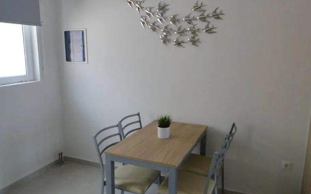 Chrysanthe's Apartments No4