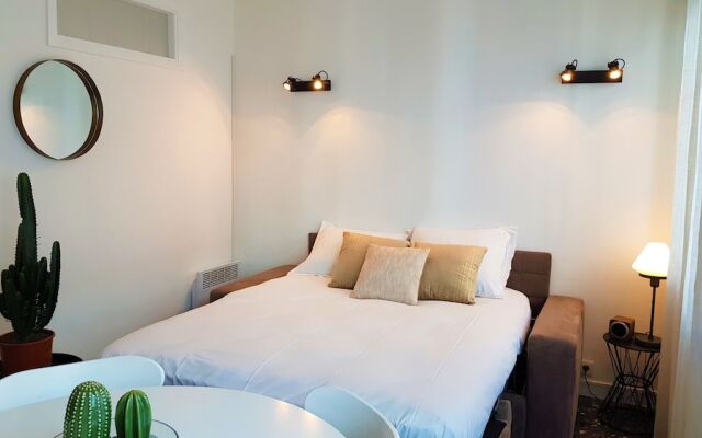 Отель Nice Booking - Emeraude Balcon Vue mer комната для гостей
