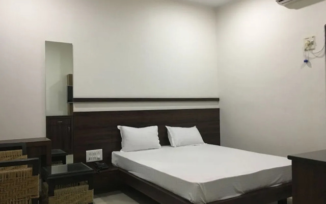 Hotel Paras