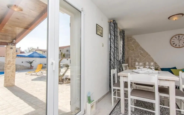 Amazing Home in Privlaka-sabunike With 2 Bedrooms, Wifi and Outdoor Swimming Pool
