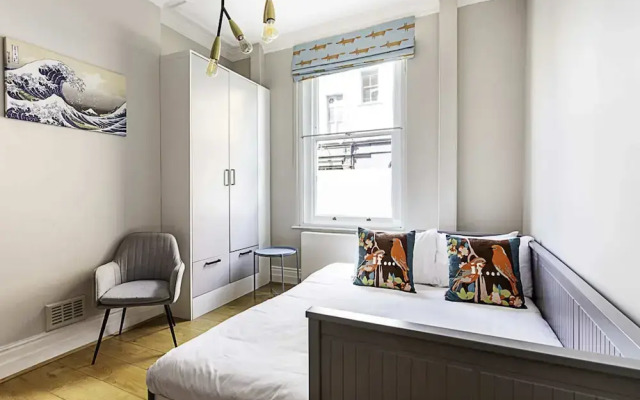 Elegance in Westminster: Victoria Vibes Apartment