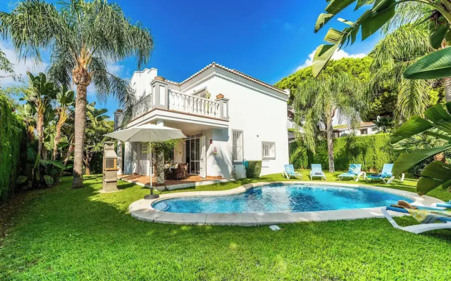 Villa Moongate