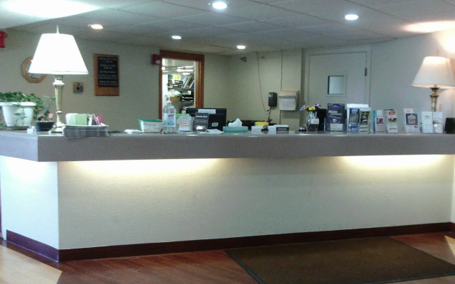 5th Avenue Inn & Suites