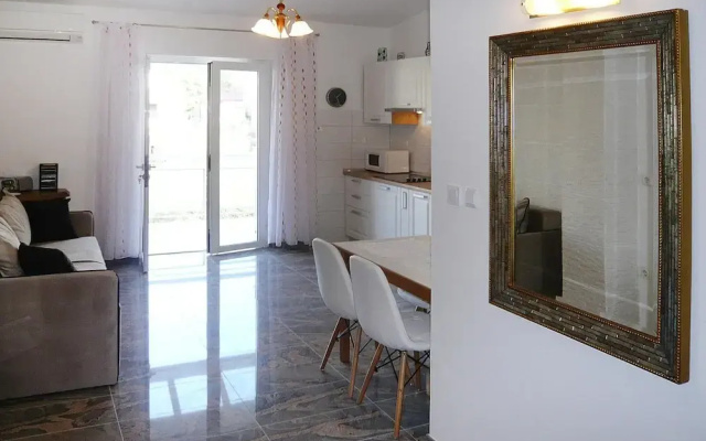 Sunny Terrace Apartment in Biograd