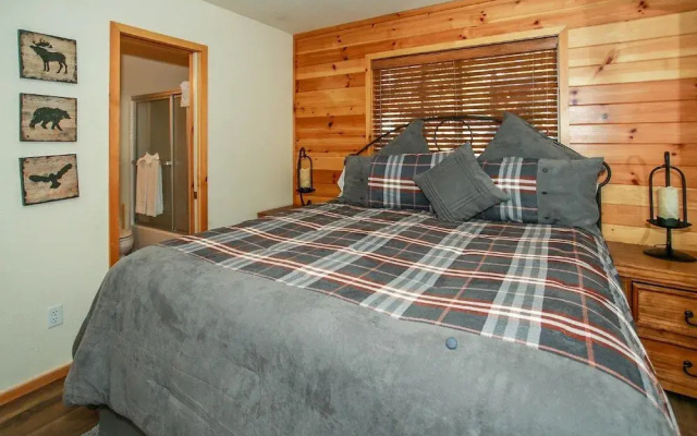 Catalina Creekside Cabin