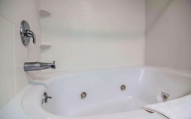 Quality Suites St. Joseph