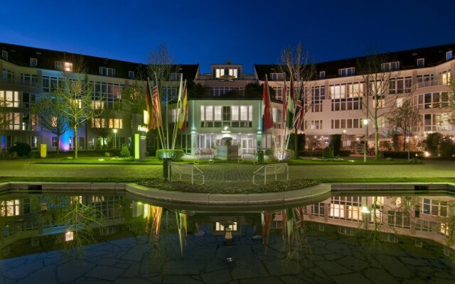 Отель Holiday Inn Munich-Unterhaching Германия, Унтерхахинг - 7 отзывов об отеле, цены и фото номеров - забронировать отель Holiday Inn Munich-Unterhaching онлайн вид на фасад