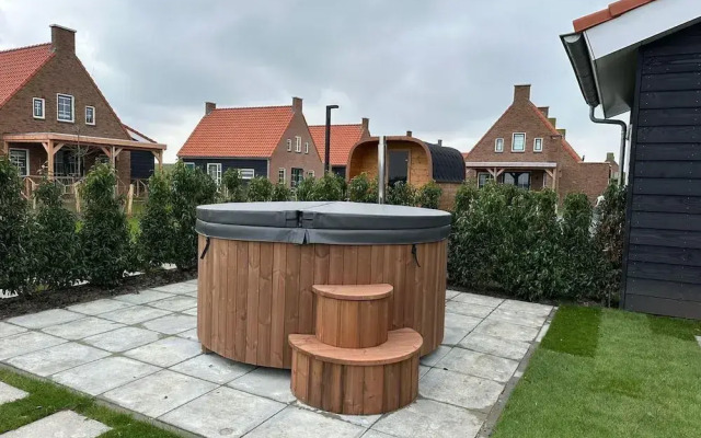 Villa With hot tub and Sauna, on a Holiday Park