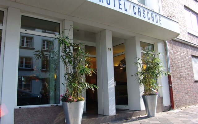 Hotel Cascade вид на фасад
