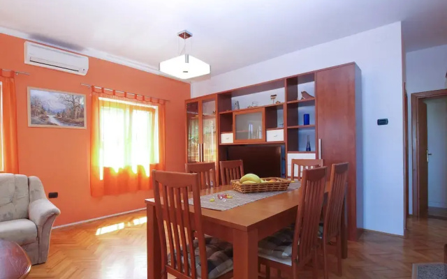 Apartment 1875