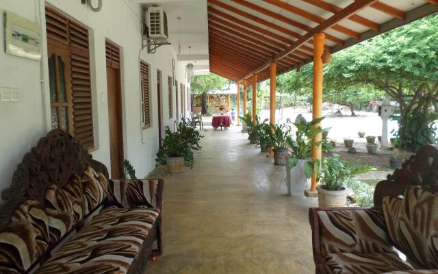 Отель Vista Wanniarachchi Holiday Resort вид на фасад