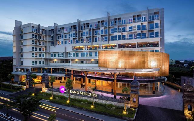 Отель Grand Mercure Yogyakarta Adi Sucipto Индонезия, Слеман - отзывы, цены и фото номеров - забронировать отель Grand Mercure Yogyakarta Adi Sucipto онлайн вид на фасад