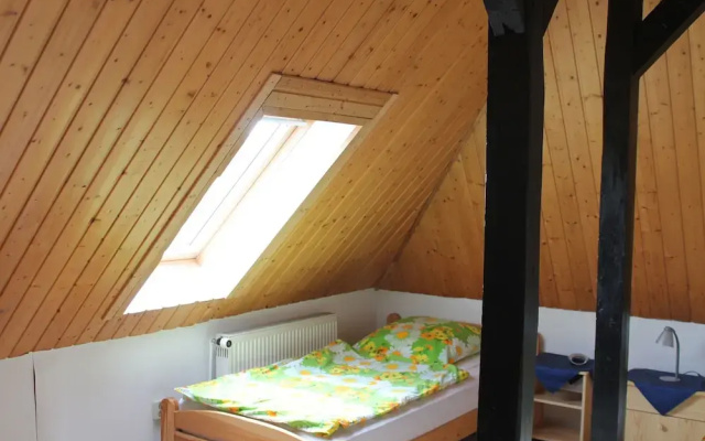 Schone Zweizimmer-ferienwohnung mit Pool im Garten