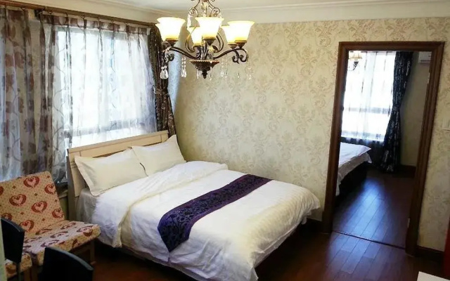 Yingxiang Hotel(大连星海映像酒店式公寓（星海广场地铁口店）)