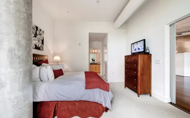 Global Luxury Suites at Park Crest Lofts