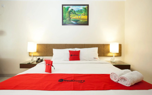 RedDoorz Premium @ Raya Nginden