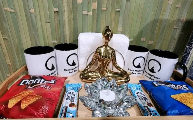 Zen Retreat-jacuzzi, Kitchenette, Walk to fun