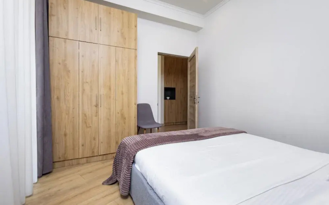 Apartments by Luxe Group DE114