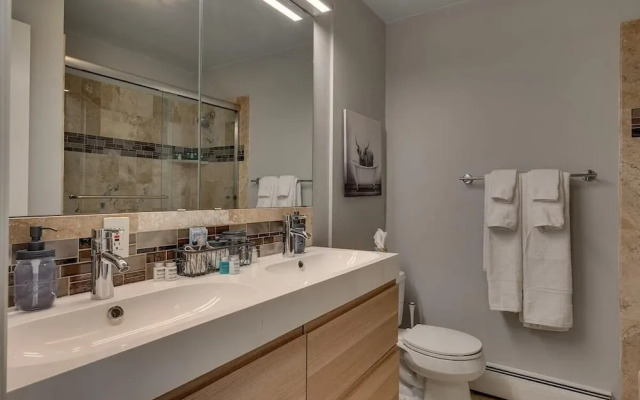 @ Marbella Lane - Eccentric 4BR Modern Ranch Home