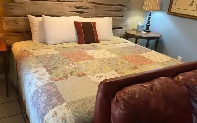 Chantilly Lace Country Inn - Bed And Breakfast - Adult Only