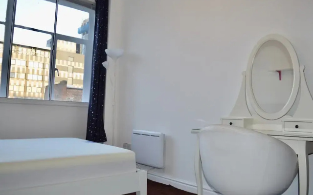 Spacious 3 Bedroom Apartment in Manchester