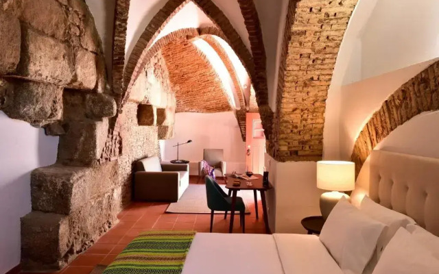 The Noble House Suites & Apartments
