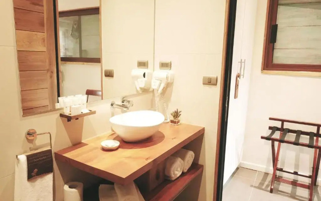 Maki Hotel