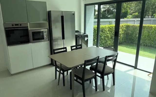 East BangtaoVille Townhouse
