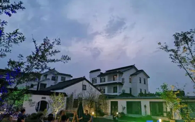 Hongyun Manor