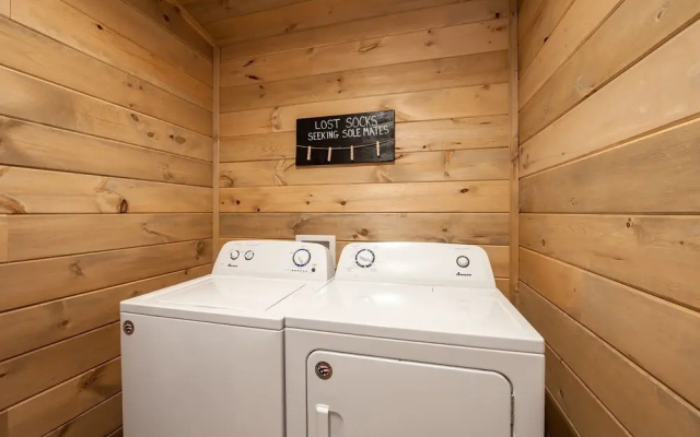 Creekside Manor Too 2 Bedroom Cabin by RedAwning