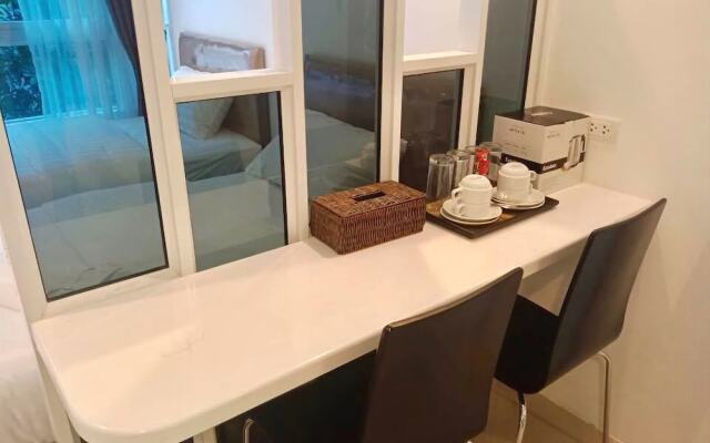 Отель The Royal Place Condominium 3 Phuket Таиланд, Пхукет - отзывы, цены и фото номеров - забронировать отель The Royal Place Condominium 3 Phuket онлайн балкон